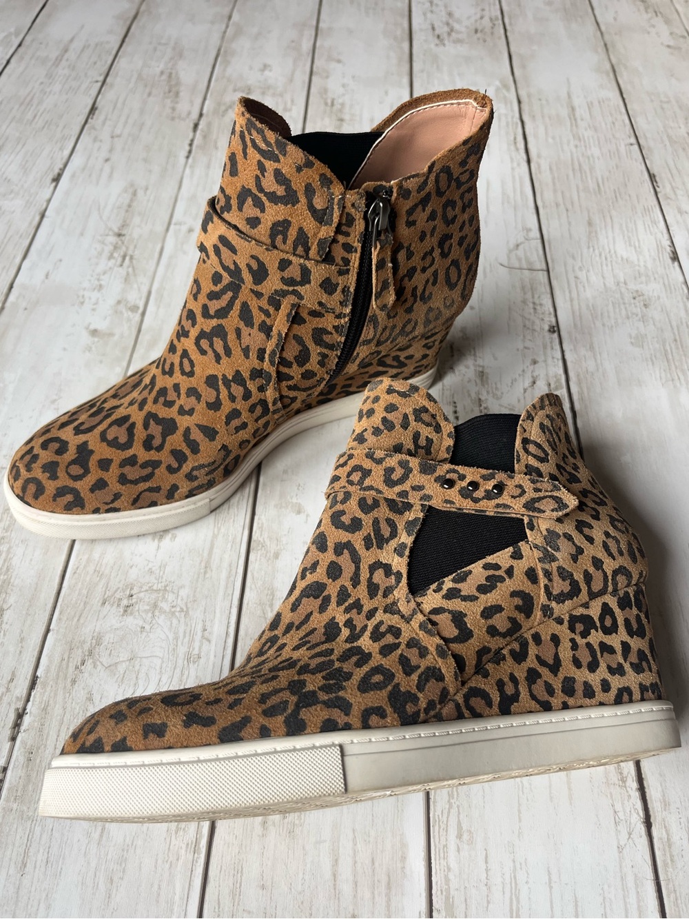Linea Paolo Wedge Leopard Sneakers Size 8